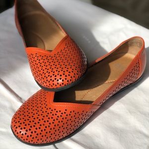 Cheery orange size 38 Dansko flats.